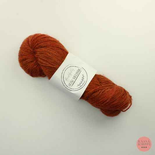 Hand dyed by Heini Melissa - Punaruskea