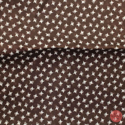 Ruskeavalkoinen Kuviollinen tekokuitu - Pala