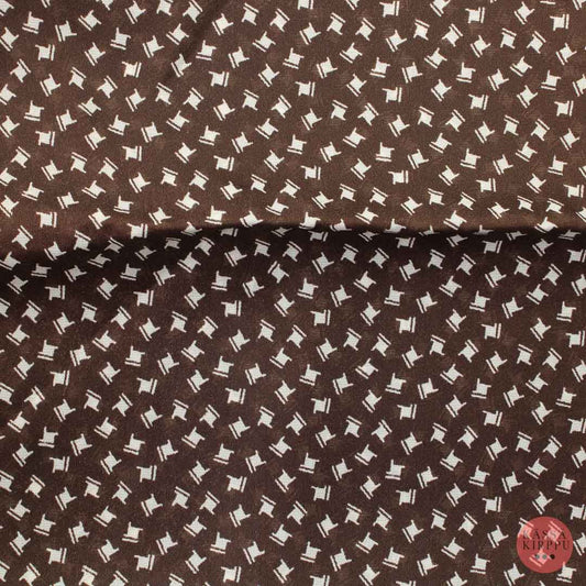 Ruskeavalkoinen Kuviollinen tekokuitu - Pala