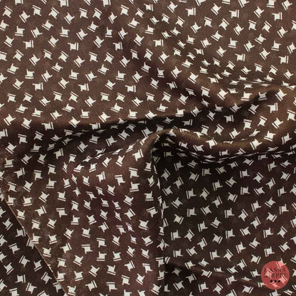 Ruskeavalkoinen Kuviollinen tekokuitu - Pala