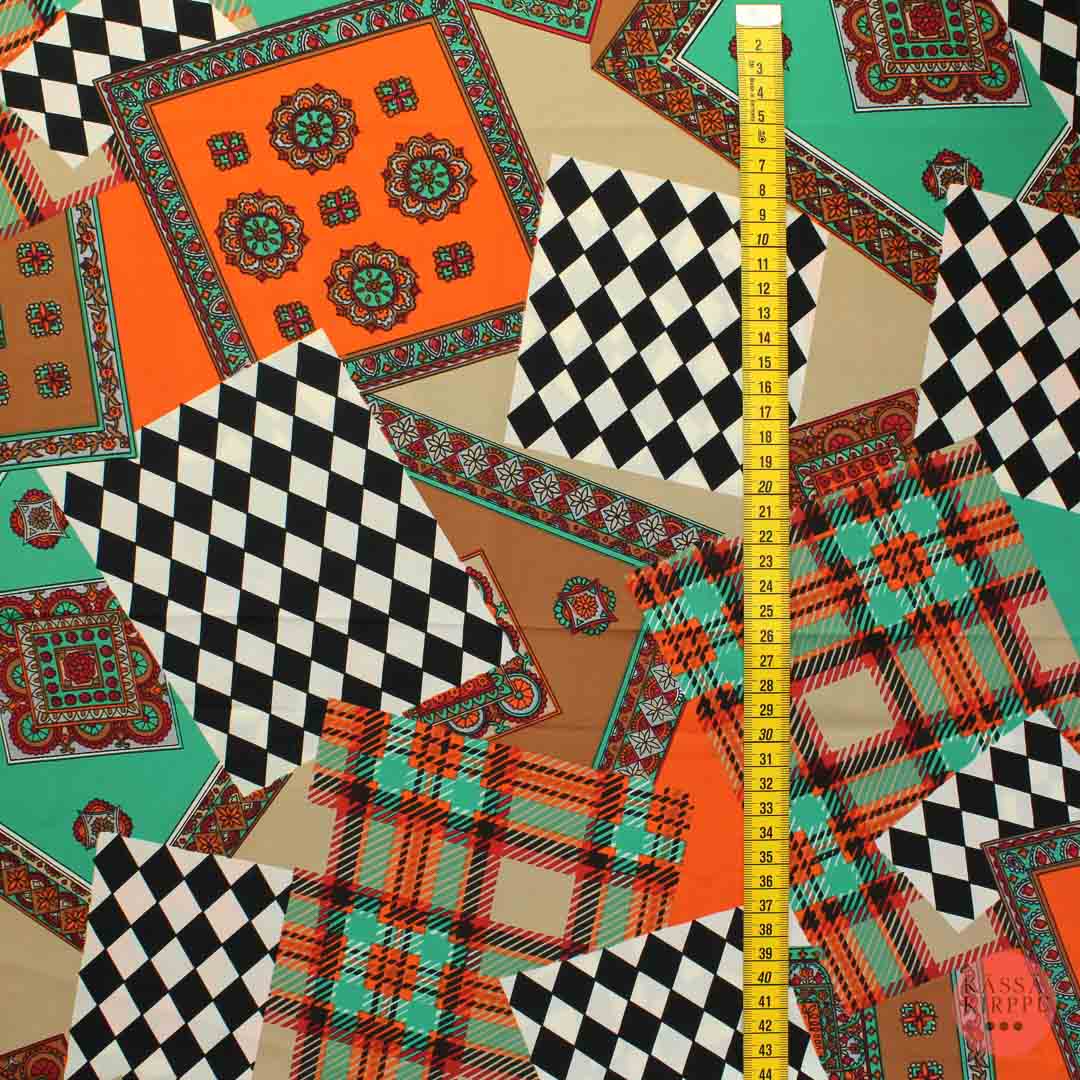 Monivärinen kuviollinen Vaatetuskangas - Pala