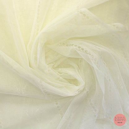 Luonnonvalkoinen Pitsikangas - Pala