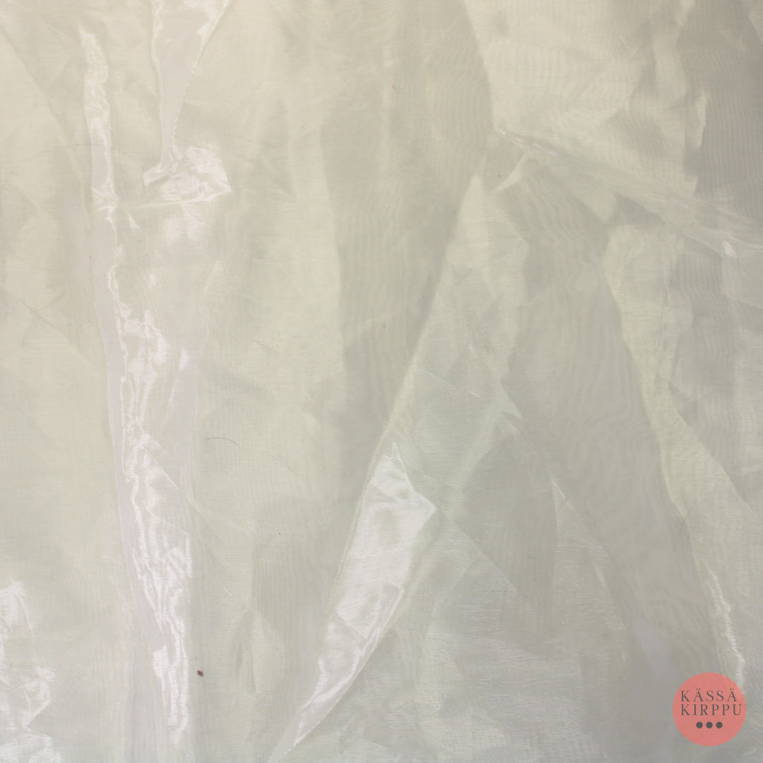 Valkoinen hohtava tekokuitu - Pala