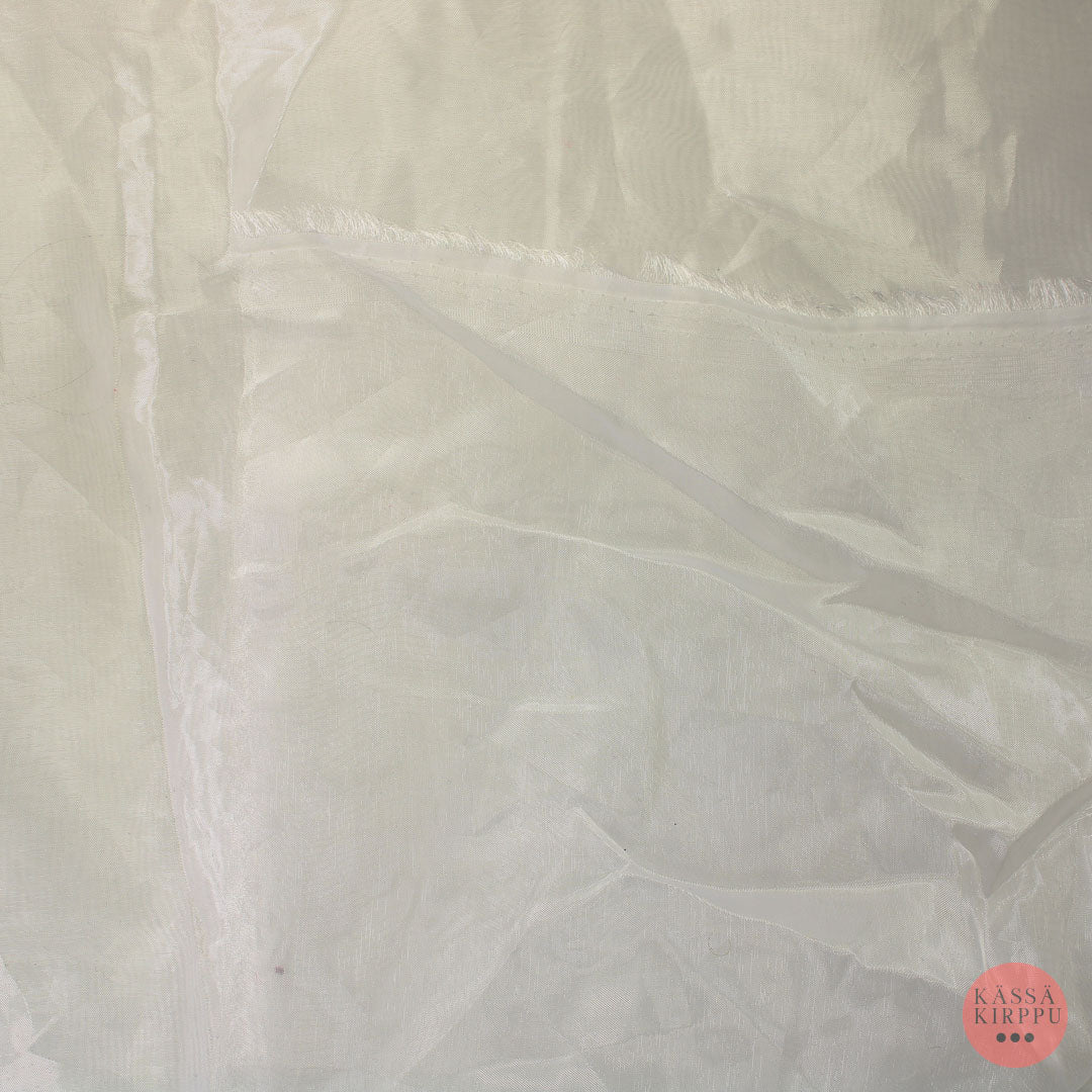 Valkoinen hohtava tekokuitu - Pala