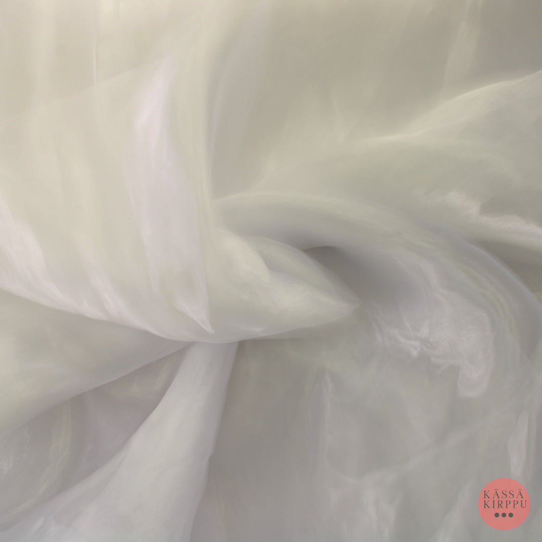 Valkoinen hohtava tekokuitu - Pala