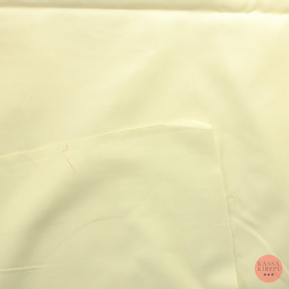 Luonnonvalkoinen tekokuitu - Pala