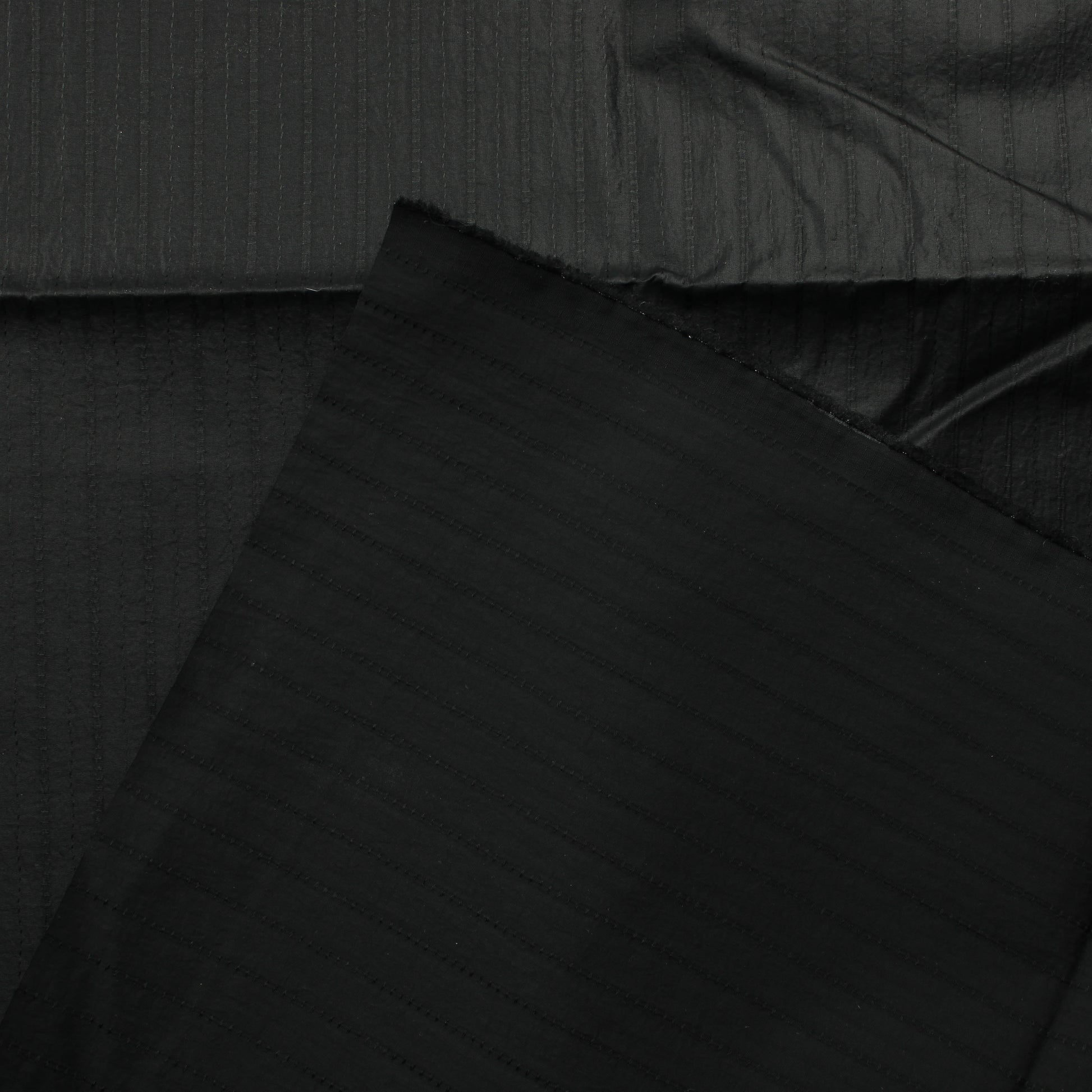 Voglia Musta Pystyraitainen Vaatetuskangas - Pala